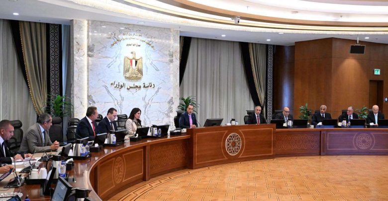 رئيس الوزراء يبحث مع المطورين العقاريين مشروع قانون تنظيم السوق العقارية