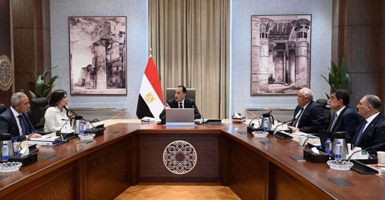 رئيس الوزراء يتابع جهود تنمية وتطوير الساحل الشمالي الغربي