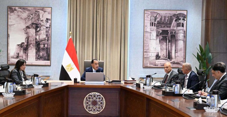 رئيس الوزراء يتابع مستجدات الموقف الحالي لمشروعات تحلية مياه البحر وتوطين الصناعة المرتبطة بها