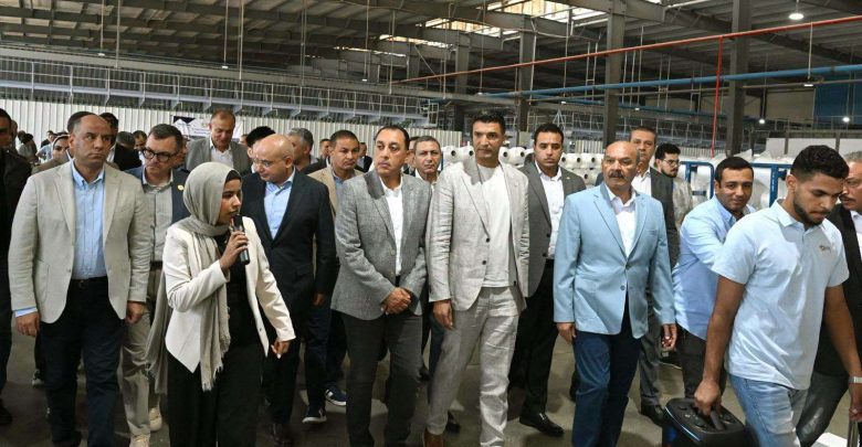 رئيس الوزراء يفتتح مصنع "أف تكس الدولية المحدودة" لإنتاج خيوط البوليستر