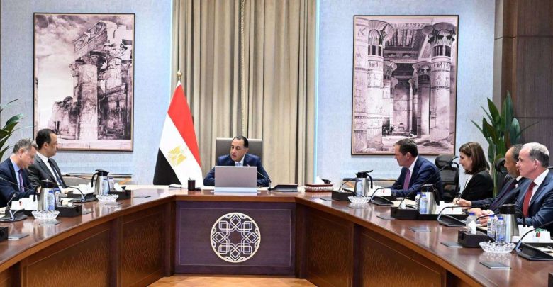 رئيس الوزراء يلتقي رئيس مجلس الإدارة والرئيس التنفيذي لشركة "سيسكو"