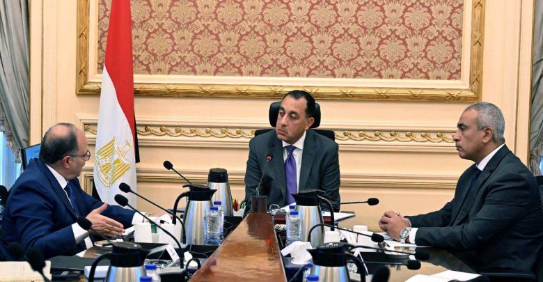 رئيس الوزراء يلتقي رئيس هيئة الدواء المصرية لمتابعة عدد من ملفات عمل الهيئة