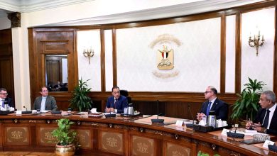 رئيس الوزراء يناقش عددًا من محاور العمل الاقتصادية للفترة المقبلة