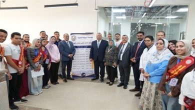 رئيس جامعة أسيوط الأهلية يتابع الكشف الطبي ويطمئن على الطلاب استعدادًا للعام الجامعي الجديد