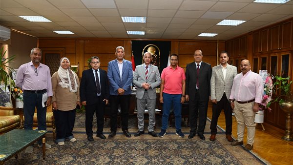 رئيس جامعة أسيوط يبحث مع مسئول المشروعات بمجلس الوزراء موقف المشروعات الكبرى