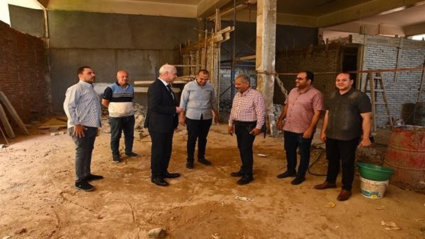 رئيس جامعة أسيوط يتابع استعدادات افتتاح فرع البنك الأهلي الجديد ويتفقد مجمع الخدمات