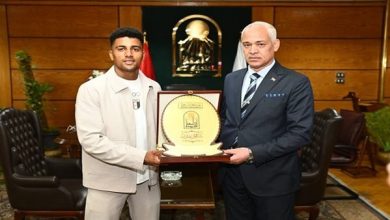 رئيس جامعة أسيوط يكرم بطل رفع الأثقال بعد إنجازه في دورة ألعاب البحر المتوسط 2026 بإيطاليا