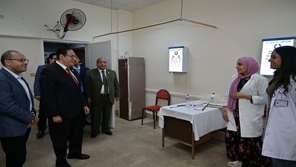 رئيس جامعة القاهرة يصدر تعليمات مهمة خلال متابعة الكشف الطبي للطلاب الجدد 2026.. أبرزها 40 ساعة عمل مجتمعي