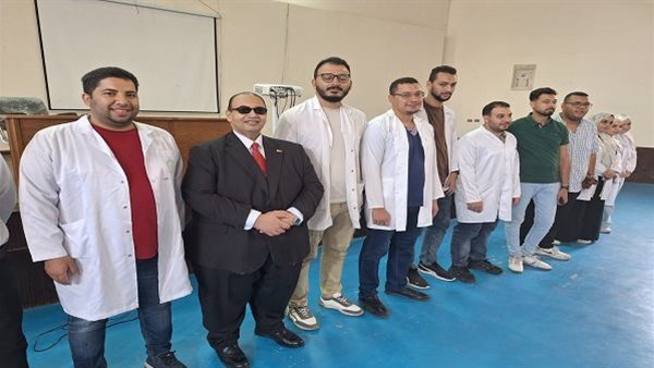 رئيس جامعة كفر الشيخ يتفقد الكشف الطبي للطلاب الجدد