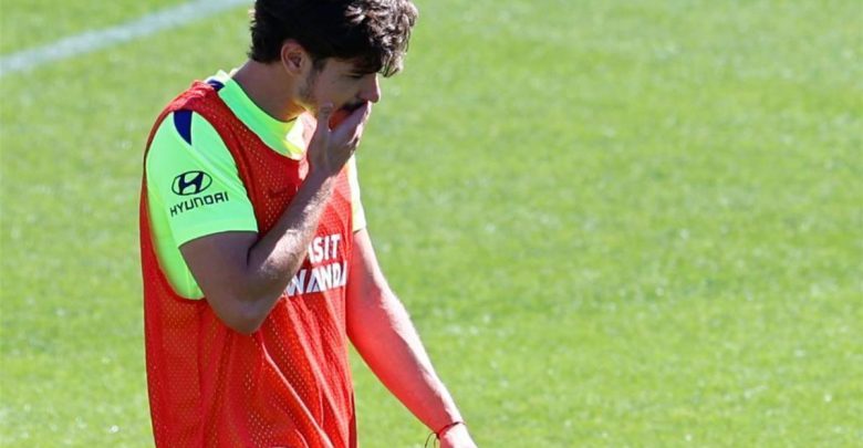 ردود أفعال جماهير أتلتيكو مدريد تجاه ألفاريز بعد فشل انضمامه إلى برشلونة