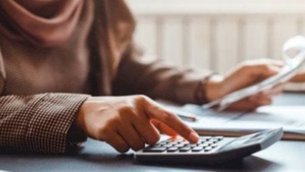 ساعة أقل في الشغل.. 4 فئات من حقها تخفيف ساعات العمل حسب القانون