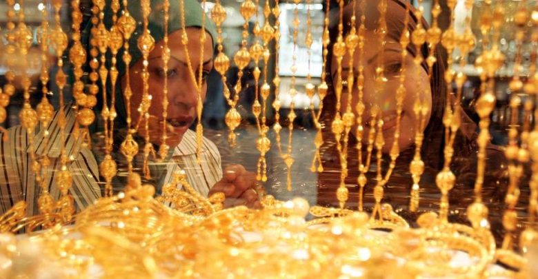 سعر الذهب اليوم في مصر يستقر.. والجنيه يتراجع 40 جنيهًا