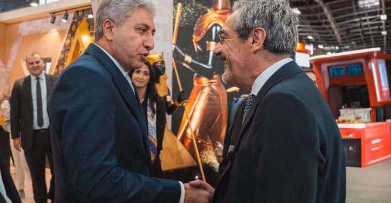 في إطار الترويج للسياحة المصرية.. وزير السياحة يستقبل نظيره الفرنسي بمعرض IFTM Top Resa بباريس