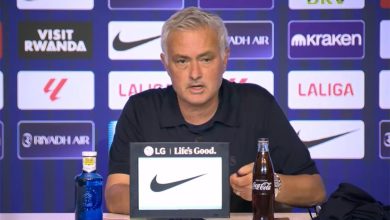فيديو | تصرف مثير للجدل من مورينيو خلال المؤتمر الصحفي بعد الخسارة أمام أتلتيكو مدريد