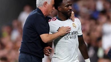 فيديو | تصرف مثير من مورينيو تجاه فينيسيوس جونيور خلال مباراة ريال مدريد وإنتر ميلان