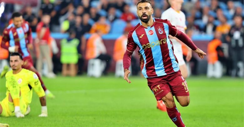 فيديو | كيف احتفل محمد صلاح بالهاتريك بعد انتهاء مباراة طرابزون سبور وجالطة سراي؟