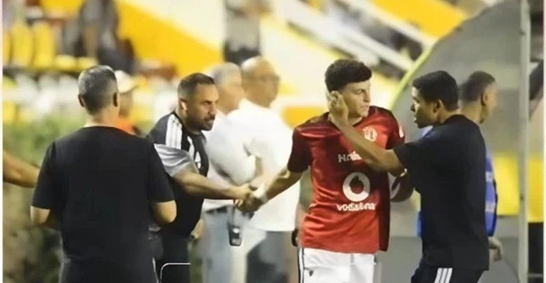 فيديو | مشادة بين الحسين عموتة وعلي محمود في مباراة الأهلي والمقاولون العرب