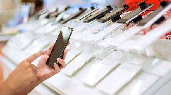 قبل شراء هاتف جديد أو مستعمل.. كيف تعرف إذا كان الهاتف عليه رسوم أم لا؟