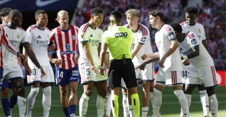 قناة ريال مدريد تفضح التحكيم بعد الديربي: ينتمي لبرشلونة.. ولا يُطرد الخصم إلا إذا استخدم مسدسًا