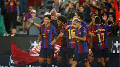 لاعب برشلونة يغادر مباراة راسينج سانتاندير مصابًا