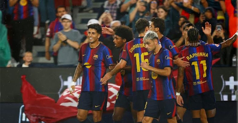 لاعب برشلونة يغادر مباراة راسينج سانتاندير مصابًا