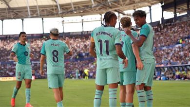لاعب برشلونة يغادر مباراة ليفانتي مُصابًا