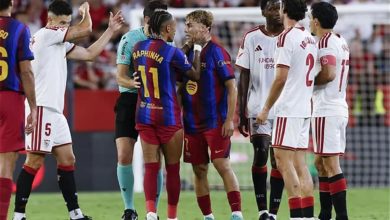 لاعب برشلونة يغادر مصابًا أمام إشبيلية