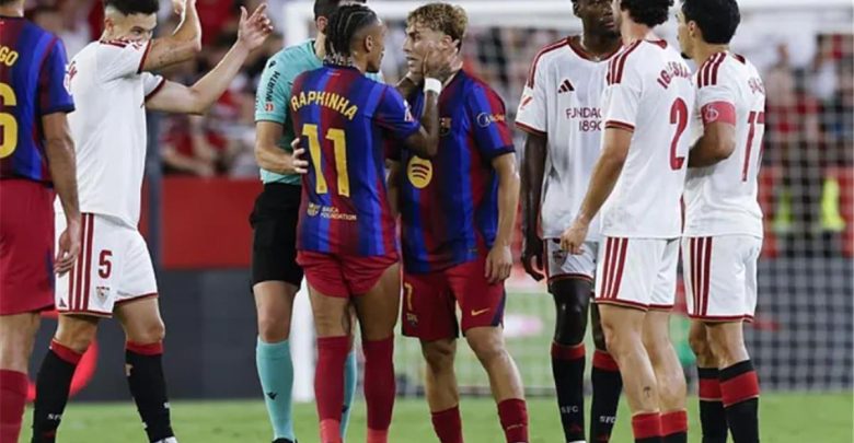 لاعب برشلونة يغادر مصابًا أمام إشبيلية