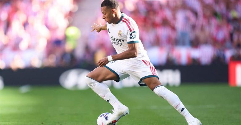 لاعب فرنسا السابق يفتح النار على مبابي: فوزه بالكرة الذهبية سيكون مهزلة