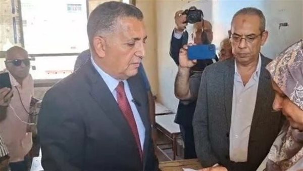 محافظ القليوبية يفاجئ مدرسة بكفر الجزار.. مواجهة ساخنة بسبب عدم جاهزية الفصول