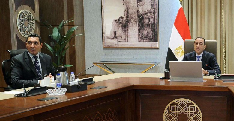 مدبولي يبحث مع وزير الشباب استعدادات مؤتمر أكتوبر ويؤكد أهمية تأهيل الشباب
