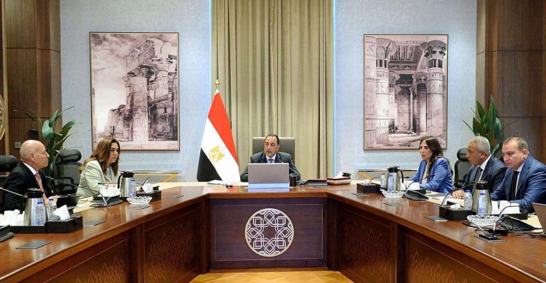 مدبولي يتابع تنفيذ تكليفات الرئيس السيسي بـ تخضير القاهرة