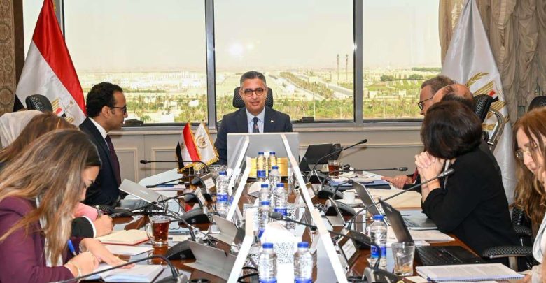 مصر وبنك الاستثمار الأوروبي يبحثان إنشاء مركز لوجيستي متكامل للحبوب وتعزيز مشروعات الأمن الغذائي