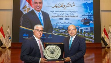 مصطفى شيخون يكرم وليد جمال الدين ويؤكد المضي في تعزيز الاستثمار باقتصادية قناة السويس