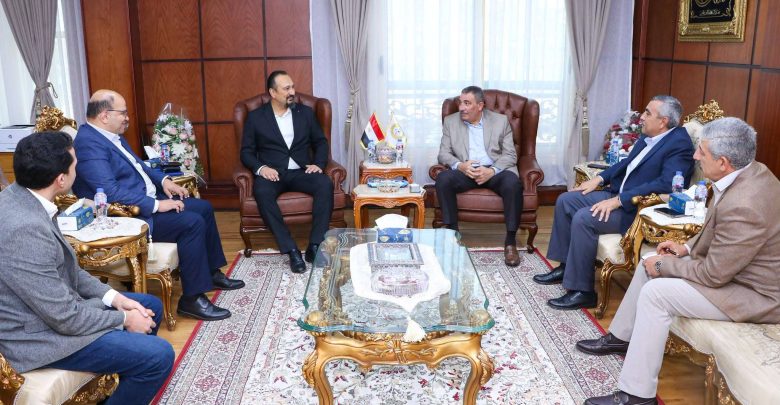 ميناء دمياط يبحث مع «هاباج لويد» خطط زيادة حركة السفن وتداول الحاويات
