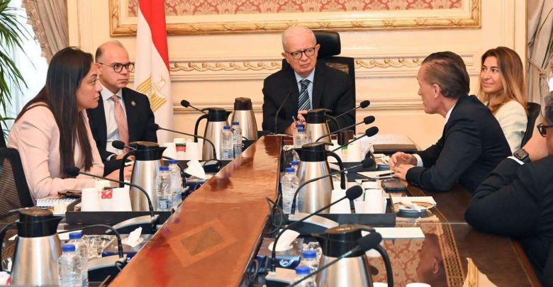 نائب رئيس الوزراء يستقبل وفدًا من مجموعة "إنتيسا سان باولو" الإيطالية لبحث تعزيز التعاون