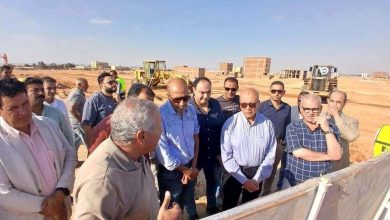 نائب وزيرة الإسكان ومسئولو الوزارة يتفقدون مشروعات المرافق بمدينة الشروق