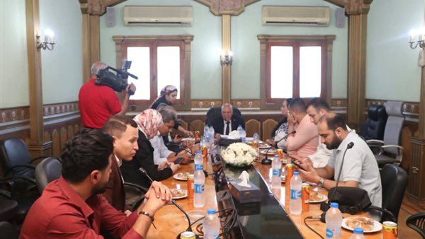 نقيب المعلمين يعلن أرقامًا ضخمة لصناديق المعاشات والزمالة