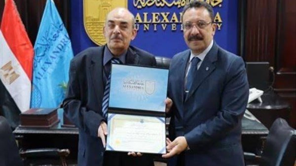 هاني غيوبة.. كفيف يحصل على ماجستير الذكاء الاصطناعي ويبتكر وسيلة للتواصل مع الصم