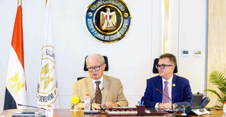 وزارة التخطيط تبحث مع «الاستثمار الأوروبي» التوسع في التمويل المبتكر وتأسيس كيان لضمان البنية التحتية والطاقة