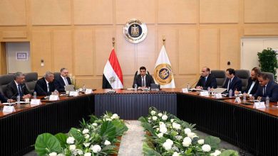وزارة الصناعة تستضيف مائدة مستديرة لمصنعي الأسمنت