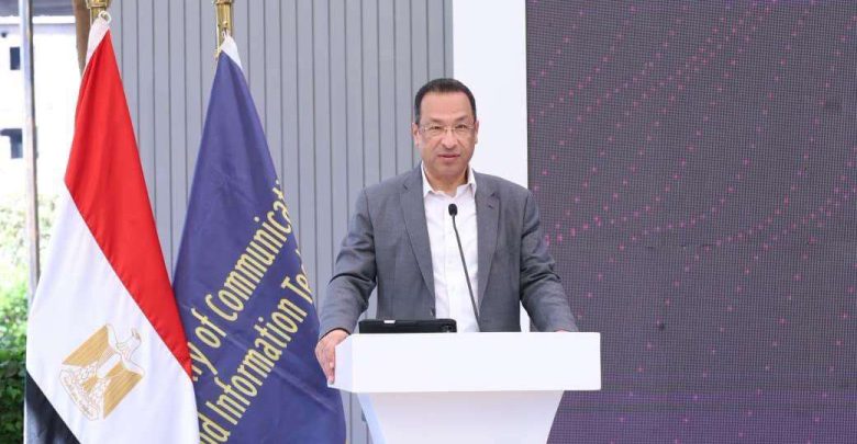 وزير الاتصالات: 200 ألف متخصص يعملون في تصدير الخدمات الرقمية إلى العالم