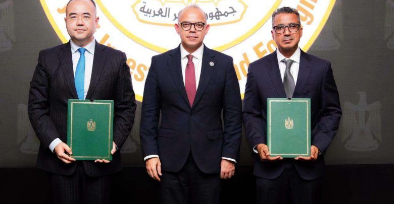 وزير الاستثمار يشهد توقيع مذكرة تفاهم بين مجموعة «منصور» و«Tianneng» الصينية لبحث الاستثمار في صناعة البطاريات بمصر