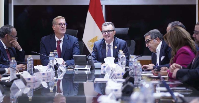 وزير التخطيط: قطاع البترول محرك رئيسي للاقتصاد.. ونمو نشاط التكرير 22.4%