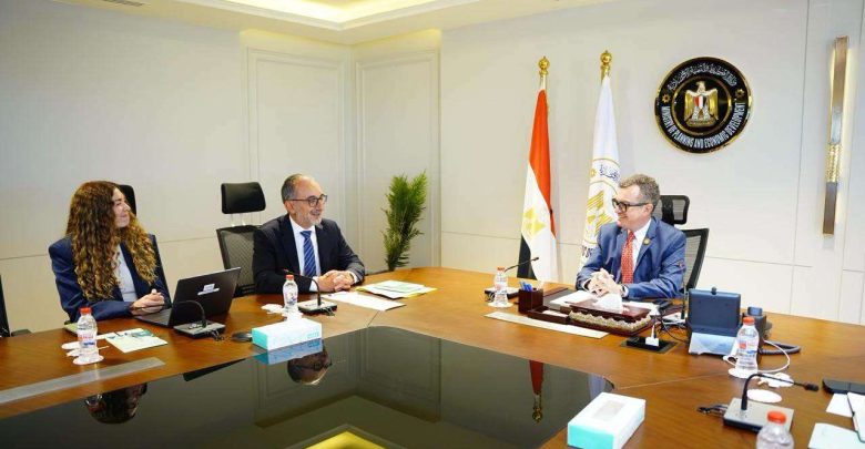 وزير التخطيط: نطور الأطر التنظيمية لتوفير بيئة استثمارية جاذبة ورفع كفاءة الاستثمارات العامة.