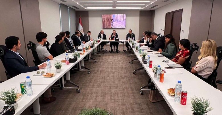 وزير التخطيط يلتقي عددًا من رواد الأعمال والشركات الناشئة للمصريين بالإمارات