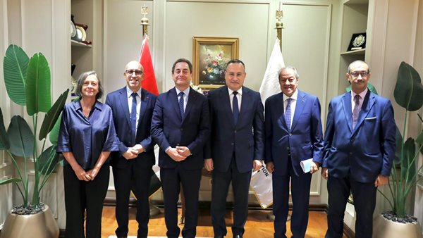 وزير التعليم العالي يبحث مع السفير الفرنسي بالقاهرة تطوير التعاون الأكاديمي والبحثي