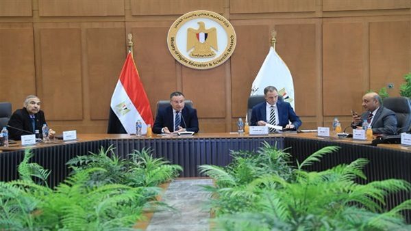 وزير التعليم العالي يعلن قرارات جديدة لتطوير الجامعات التكنولوجية