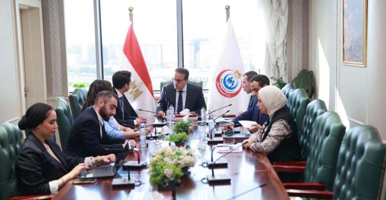وزير الصحة يبحث مع إيرباص هليكوبترز تطوير منظومة الإسعاف الجوي في مصر