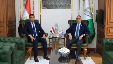وزير الصناعة ومحافظ الجيزة يبحثان تقنين أوضاع المستثمرين بالمناطق الصناعية